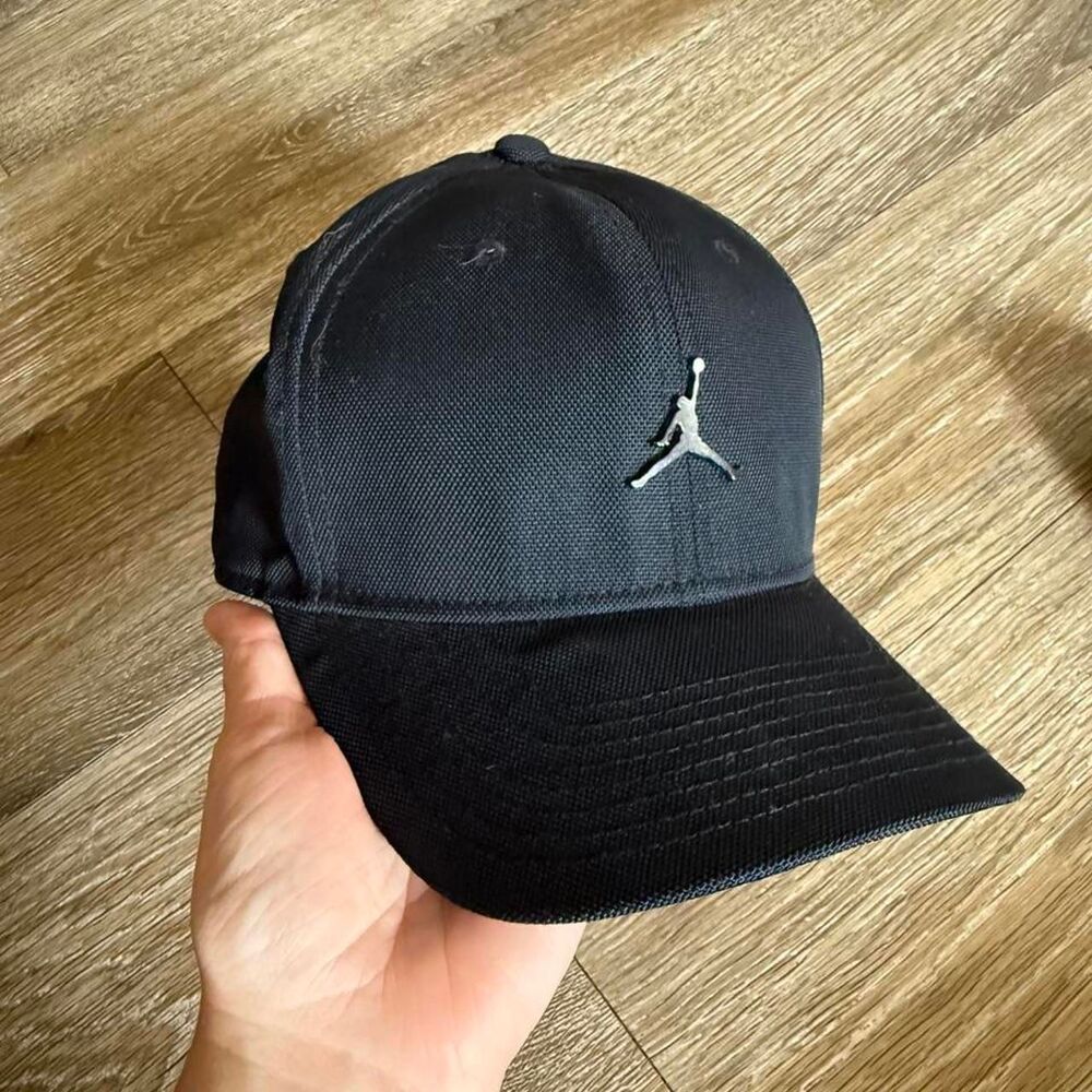 Jordan Men's Black and Navy Hat